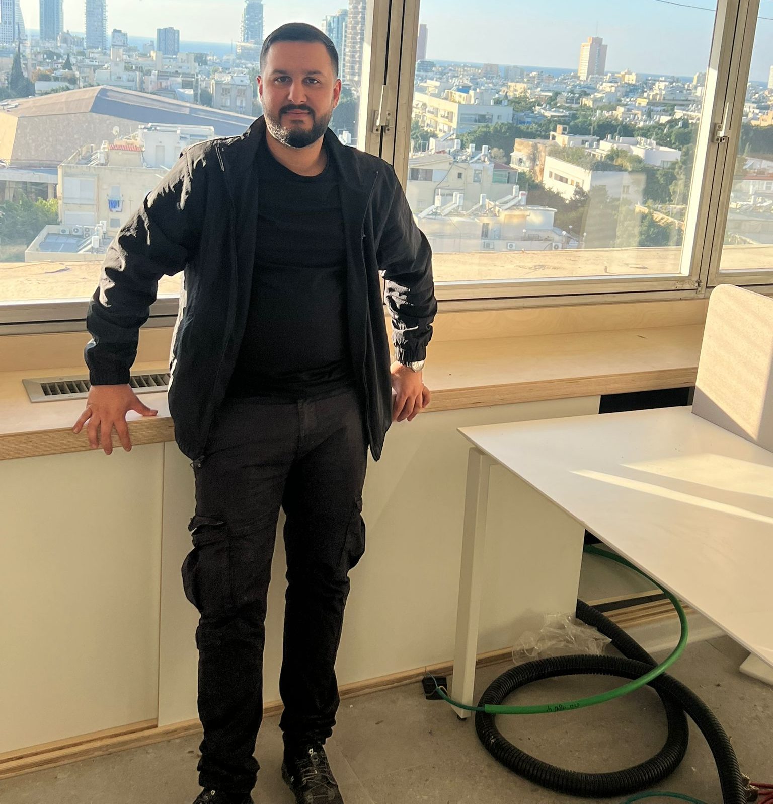 ברוכים הבאים לאתר של יעקב מסטורוב – מומחה נדל"ן ובנייה יעקב מסטורוב הוא יזם ובעל ניסיון עשיר בתחומי הנדל"ן והבנייה. לאורך השנים ליווה בהצלחה עשרות פרויקטים – החל משיפוצים והשבחות נכסים ועד לניהול פרויקטים מורכבים לבנייה חדשה ומסחרית. יעקב ידוע ביכולתו לשלב בין תכנון מדויק, ביצוע ברמה הגבוהה ביותר וליווי אישי צמוד ללקוחותיו, תוך דגש על שקיפות, יושרה ותוצאות מוכחות בשטח. בין אם אתם מחפשים לנהל השקעת נדל"ן, לרכוש משרד, לשפץ נכס או להקים מבנה חדש מאפס – יעקב מסטורוב וצוותו יעמדו לצדכם לאורך כל הדרך.